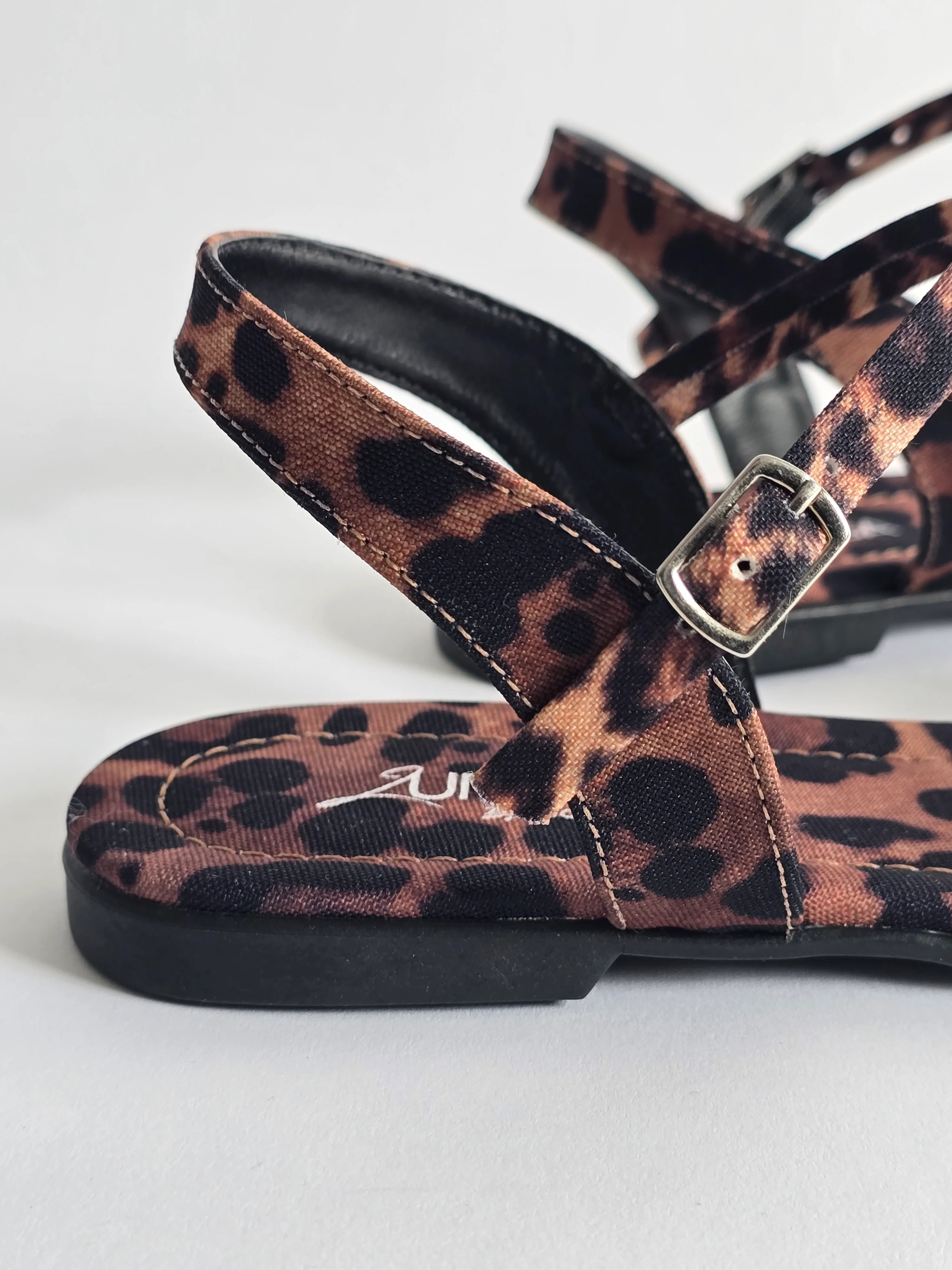Alex Leopard - Image 4