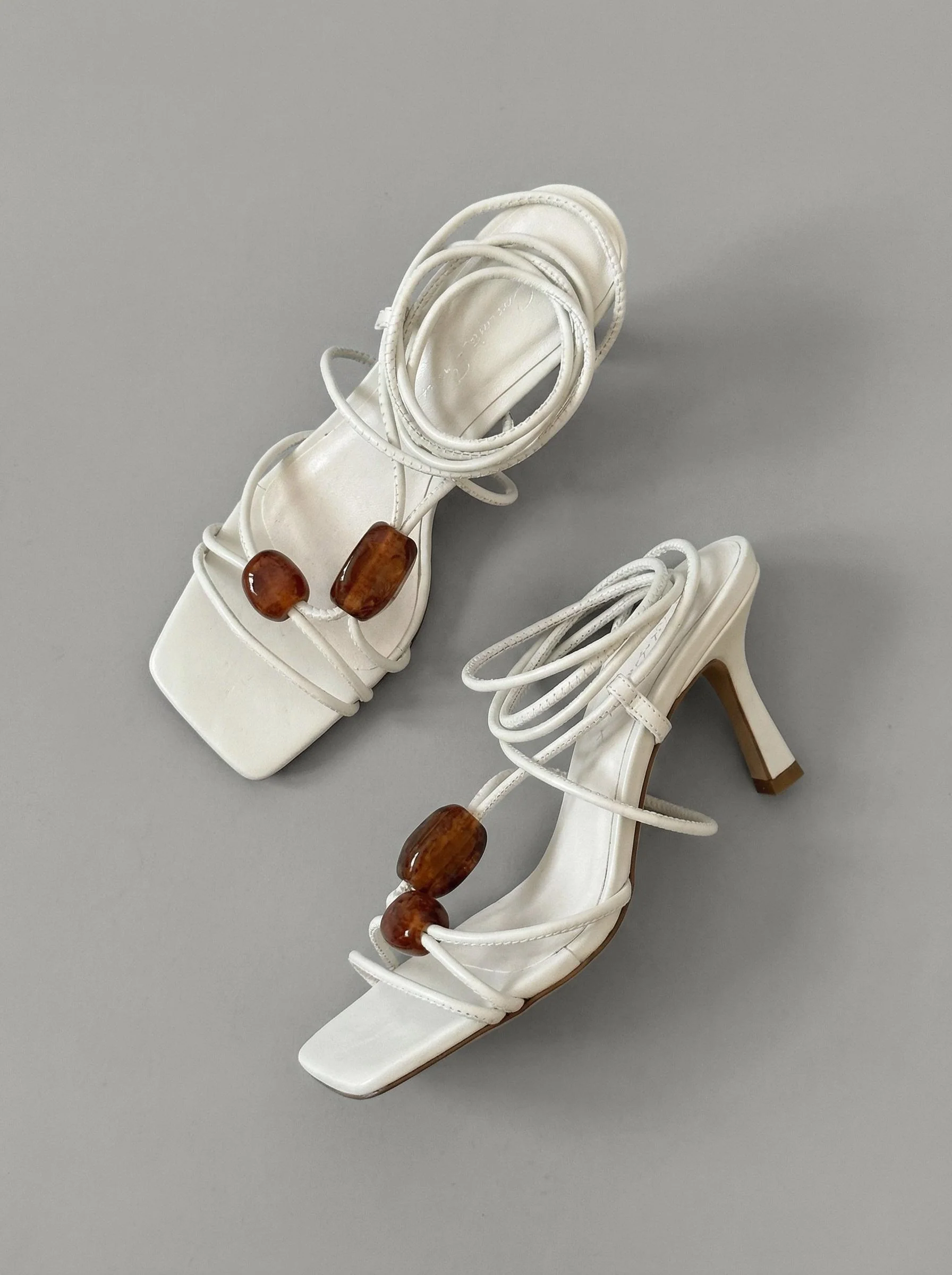 Capsule - Viola White - Image 4