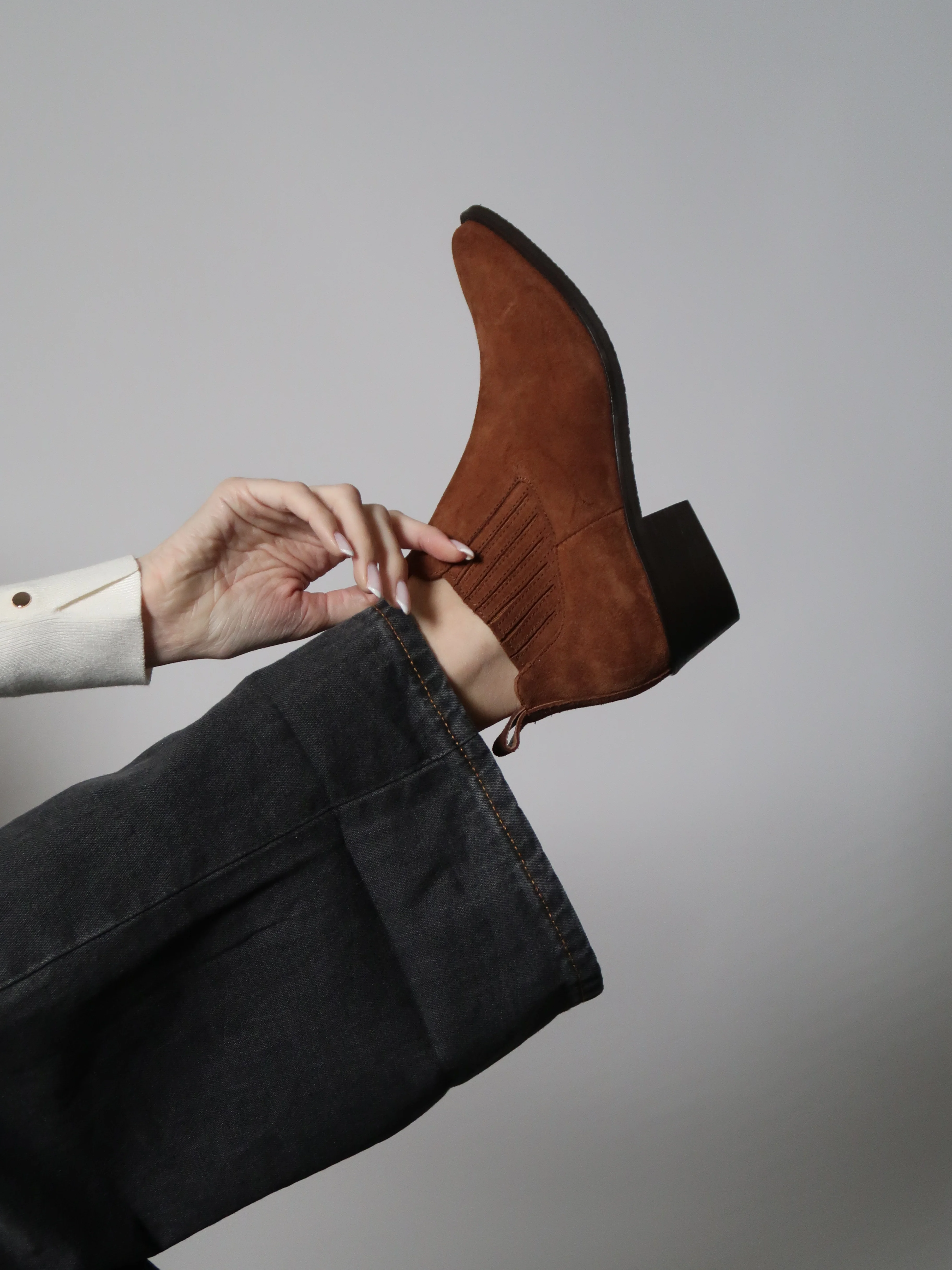 Aston Brown - Image 3