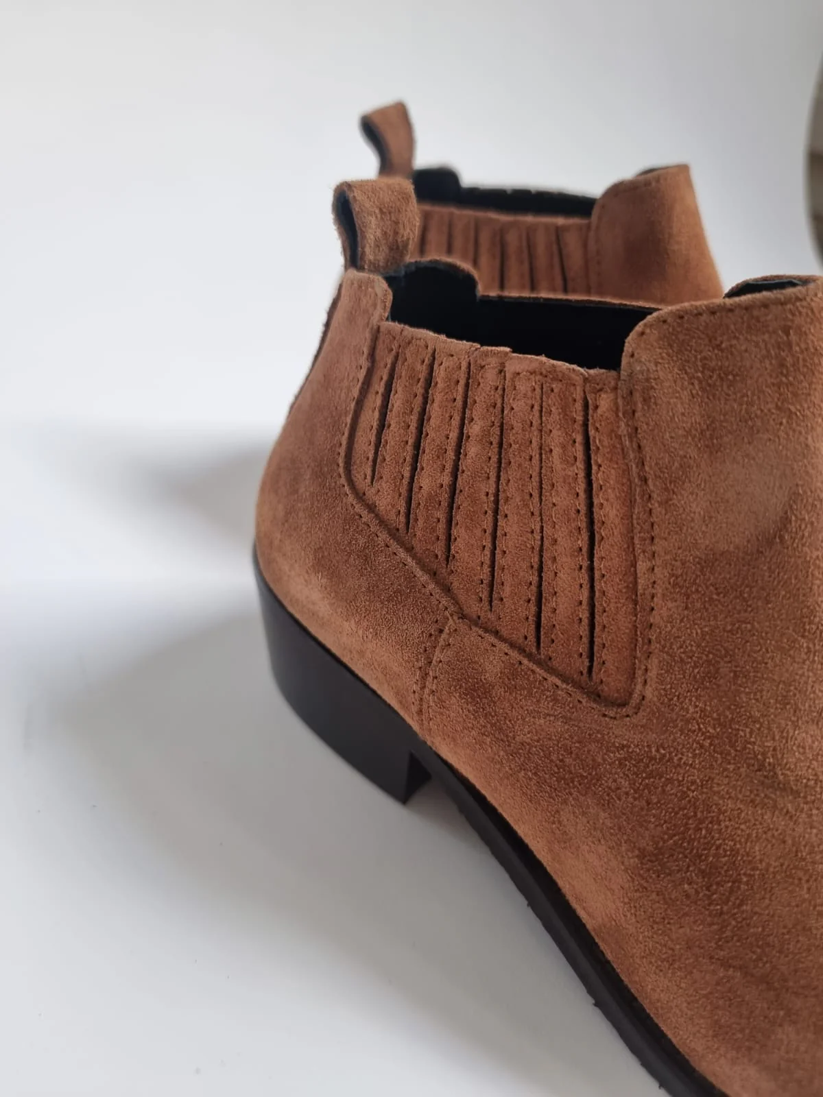 Aston Brown - Image 5