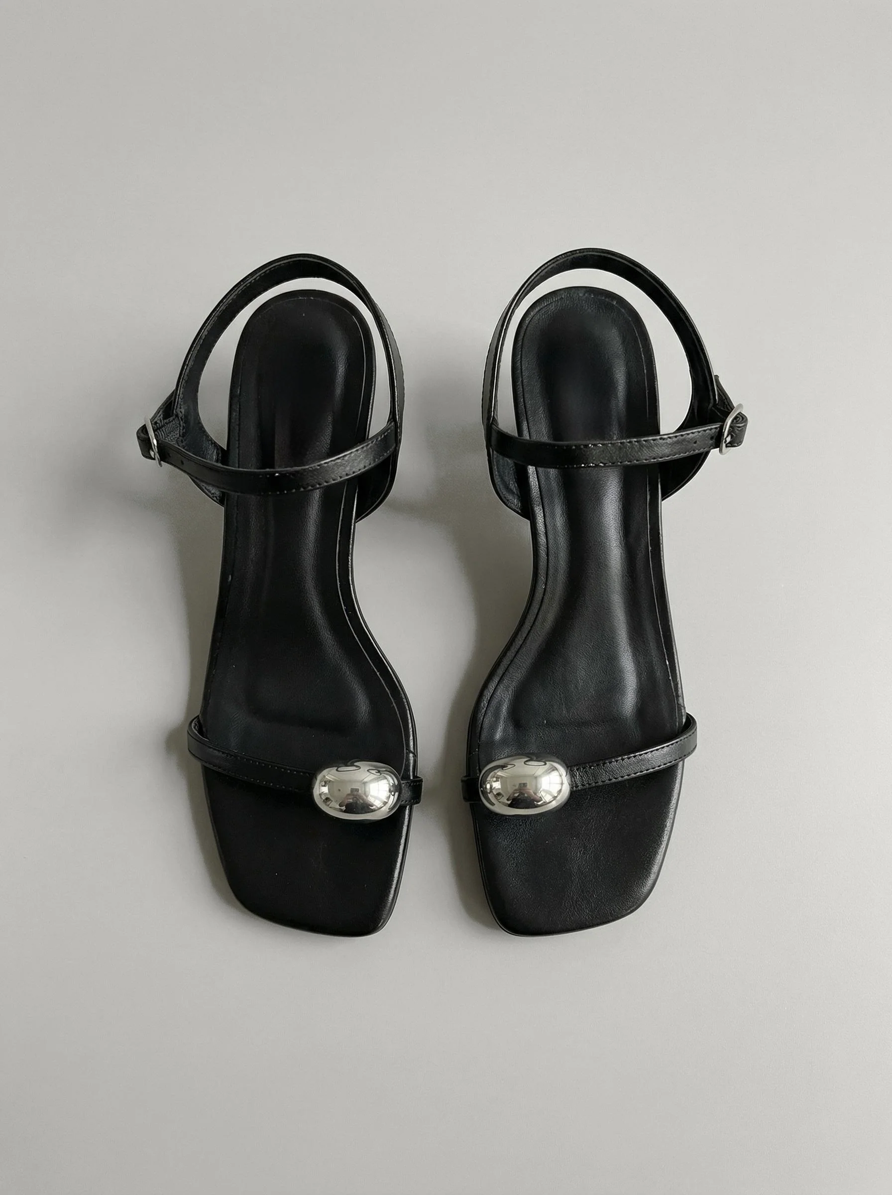 Brook Black - Image 3