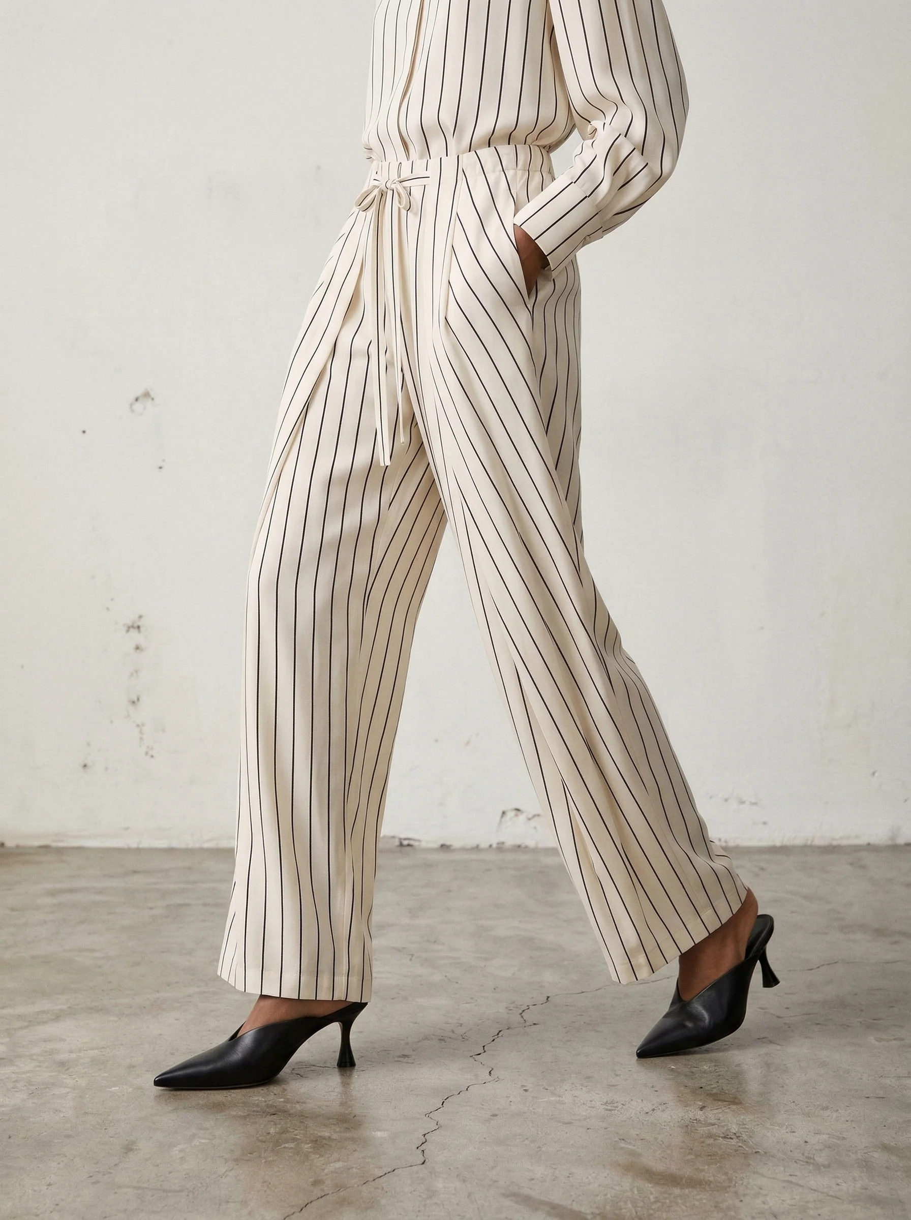 Capsule - Aveline Black - Image 4