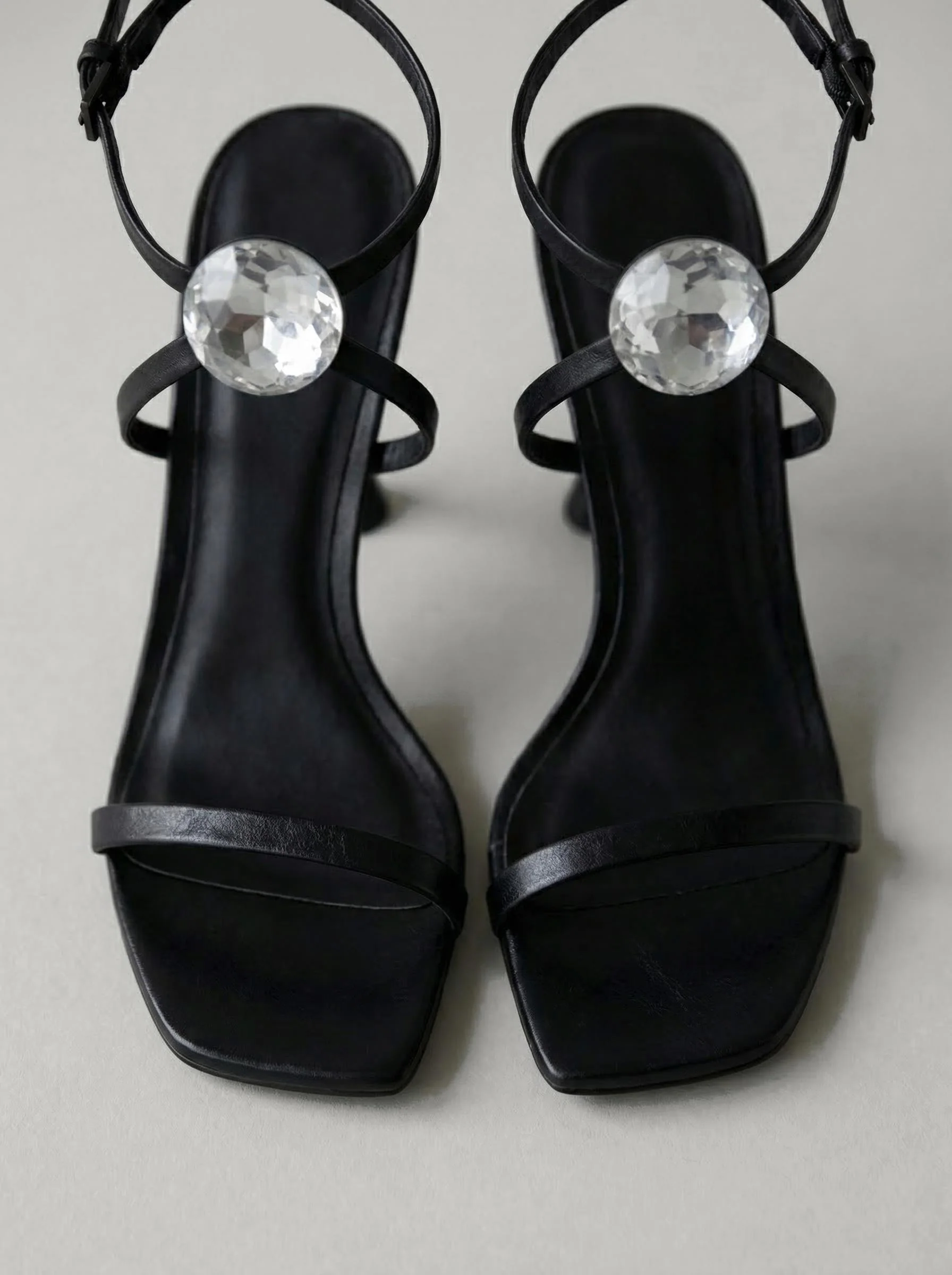 Capsule - Clari Black - Image 5