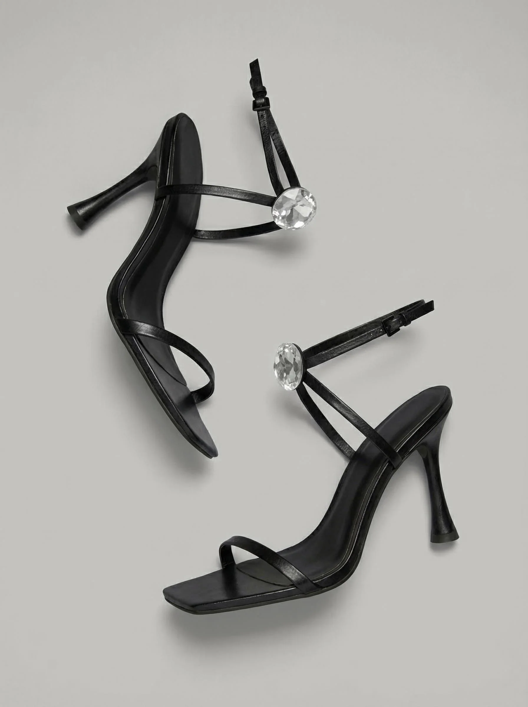 Capsule - Clari Black - Image 6