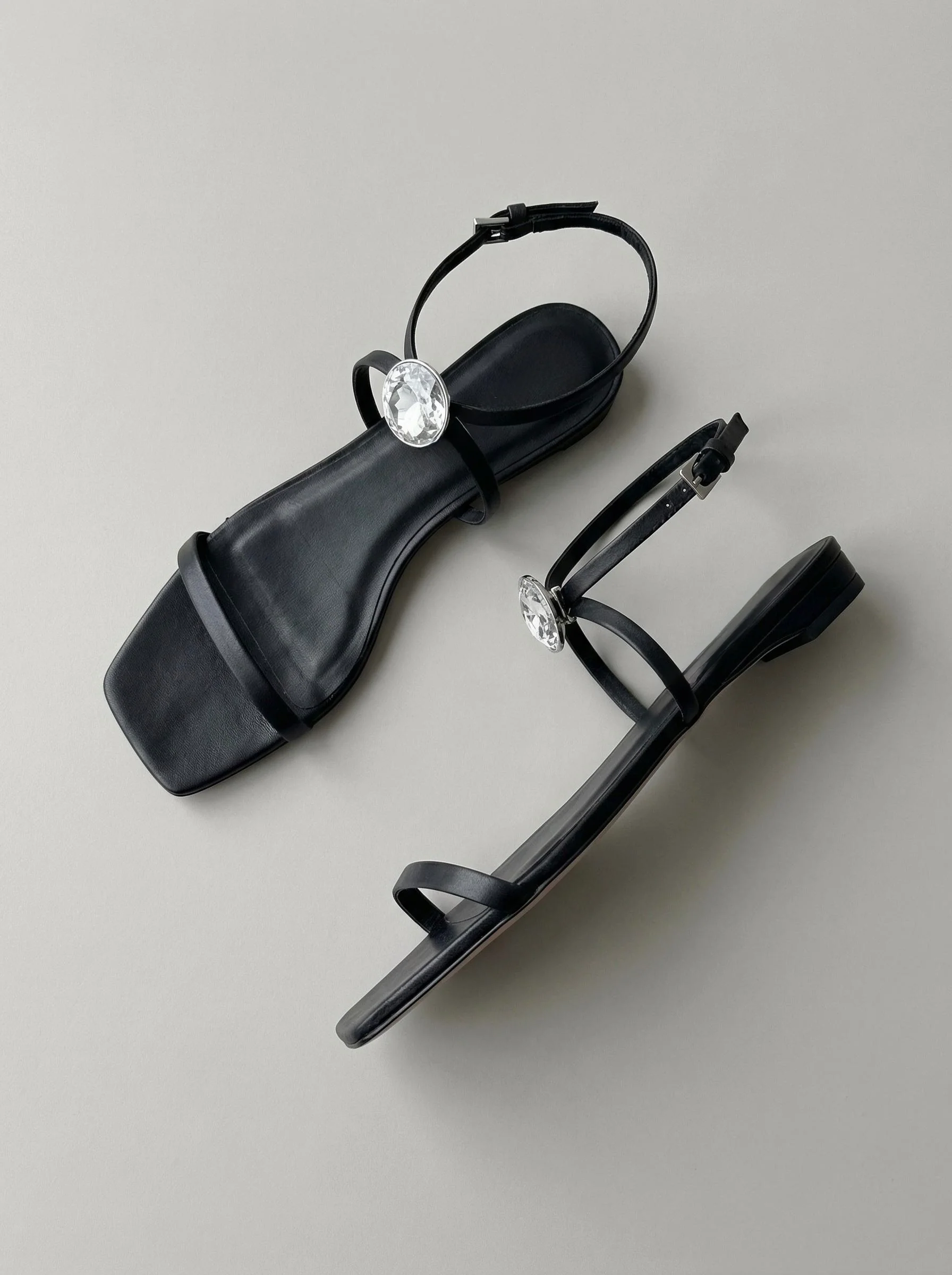 Capsule - Kaia Black - Image 4