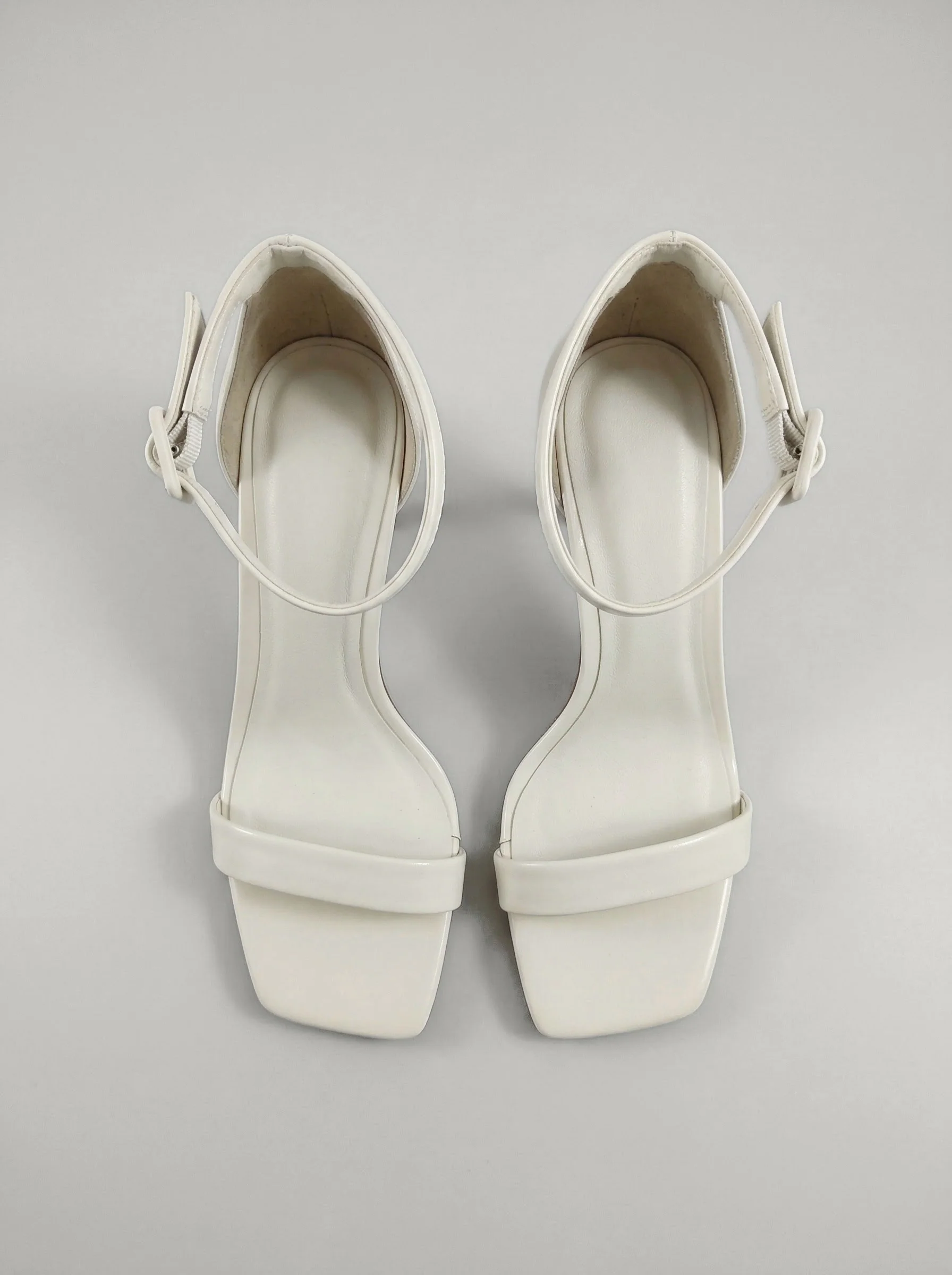 Capsule - Martina White - Image 5