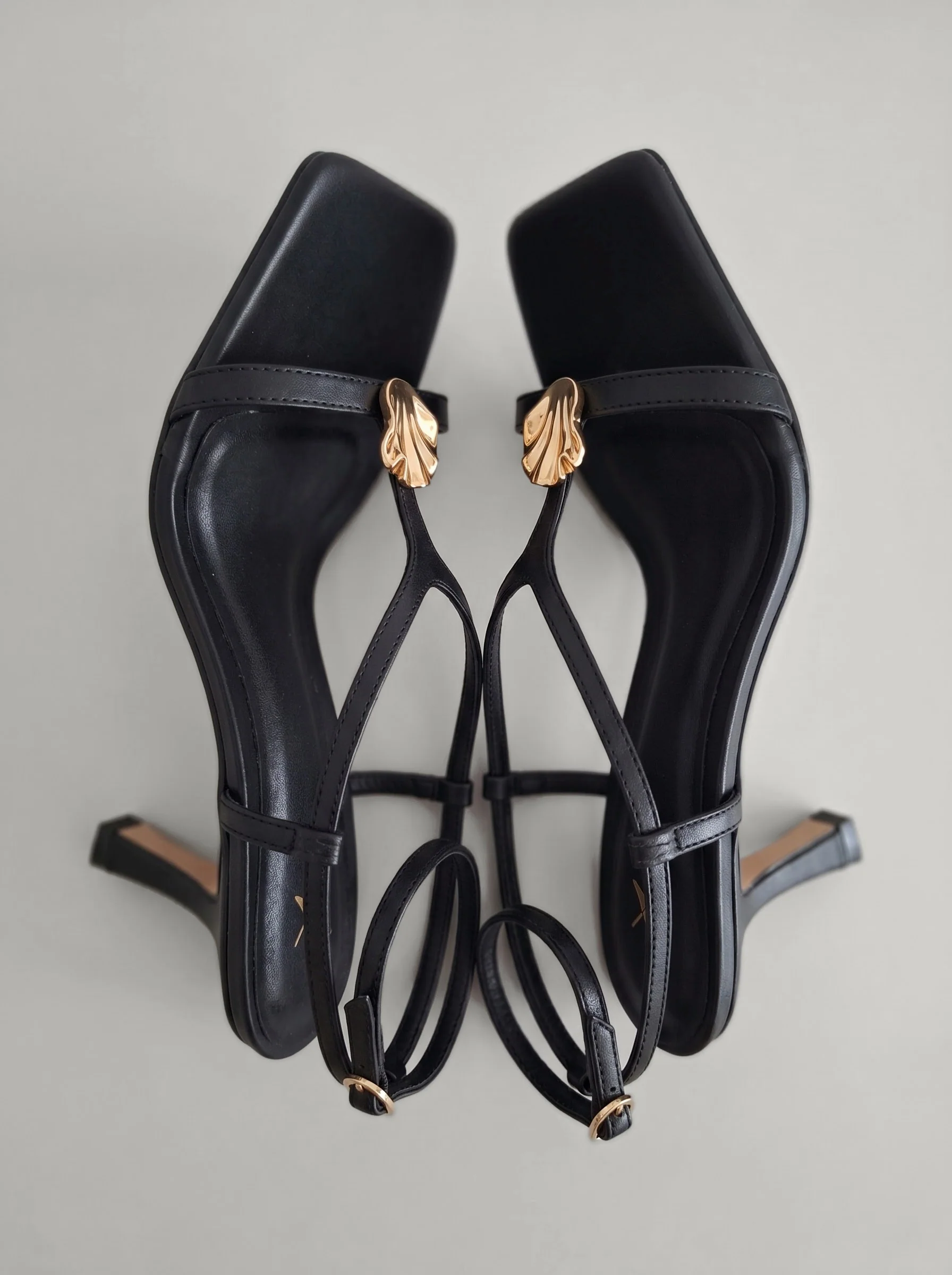 Capsule - Odette Black - Image 5