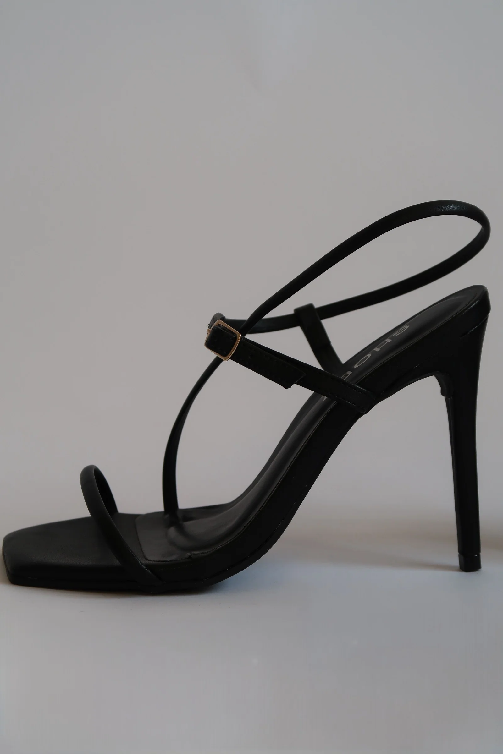 Elara Black - Image 5
