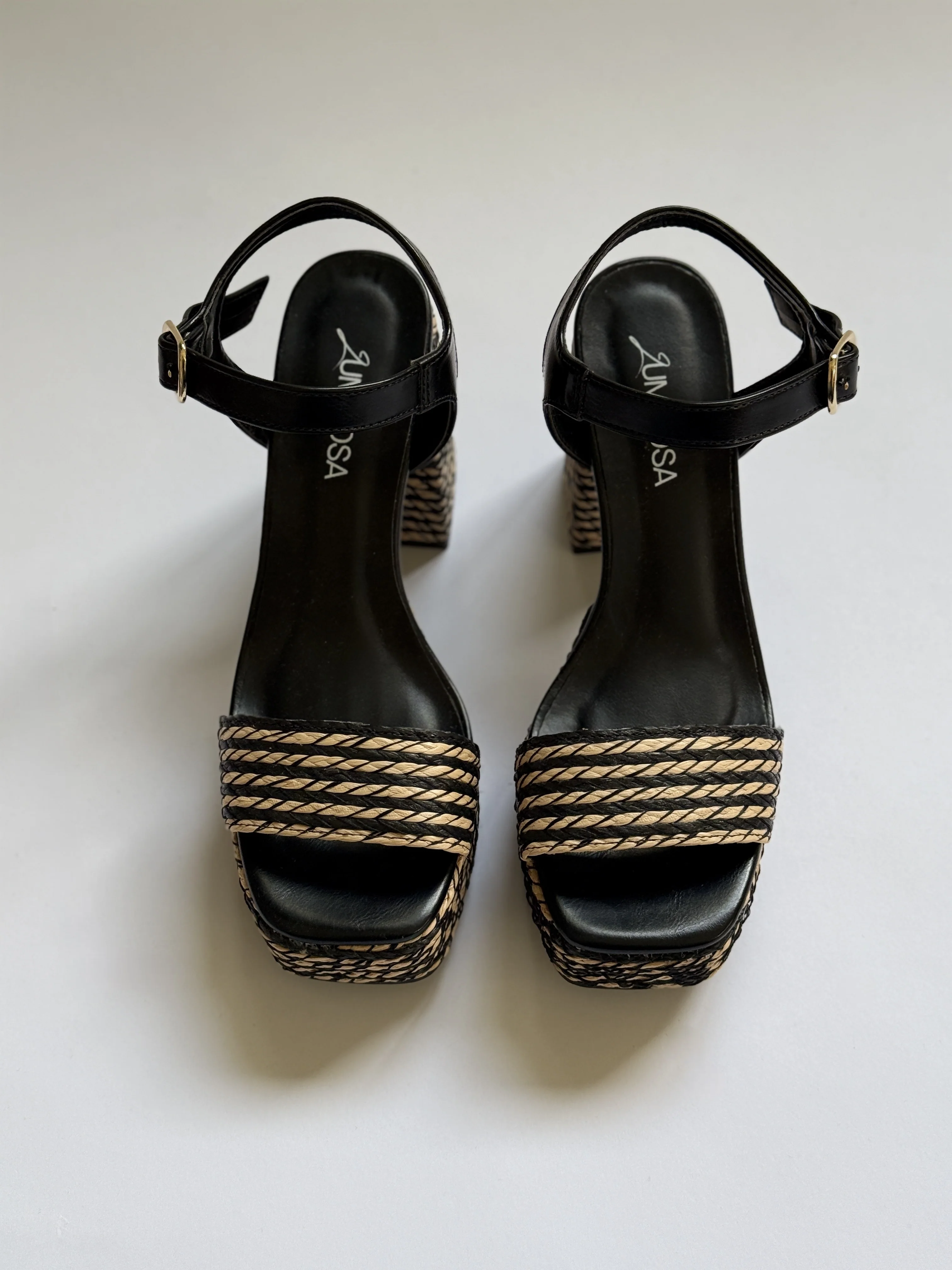 Isla Black - Image 3