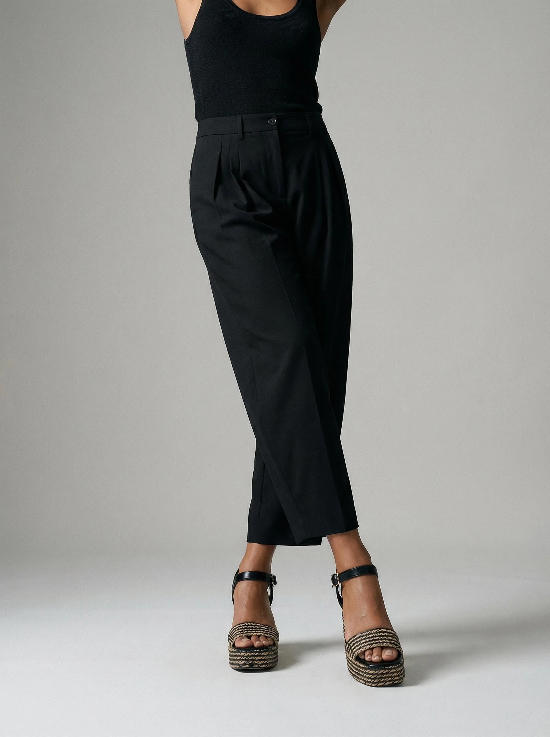 Isla Black - Image 4
