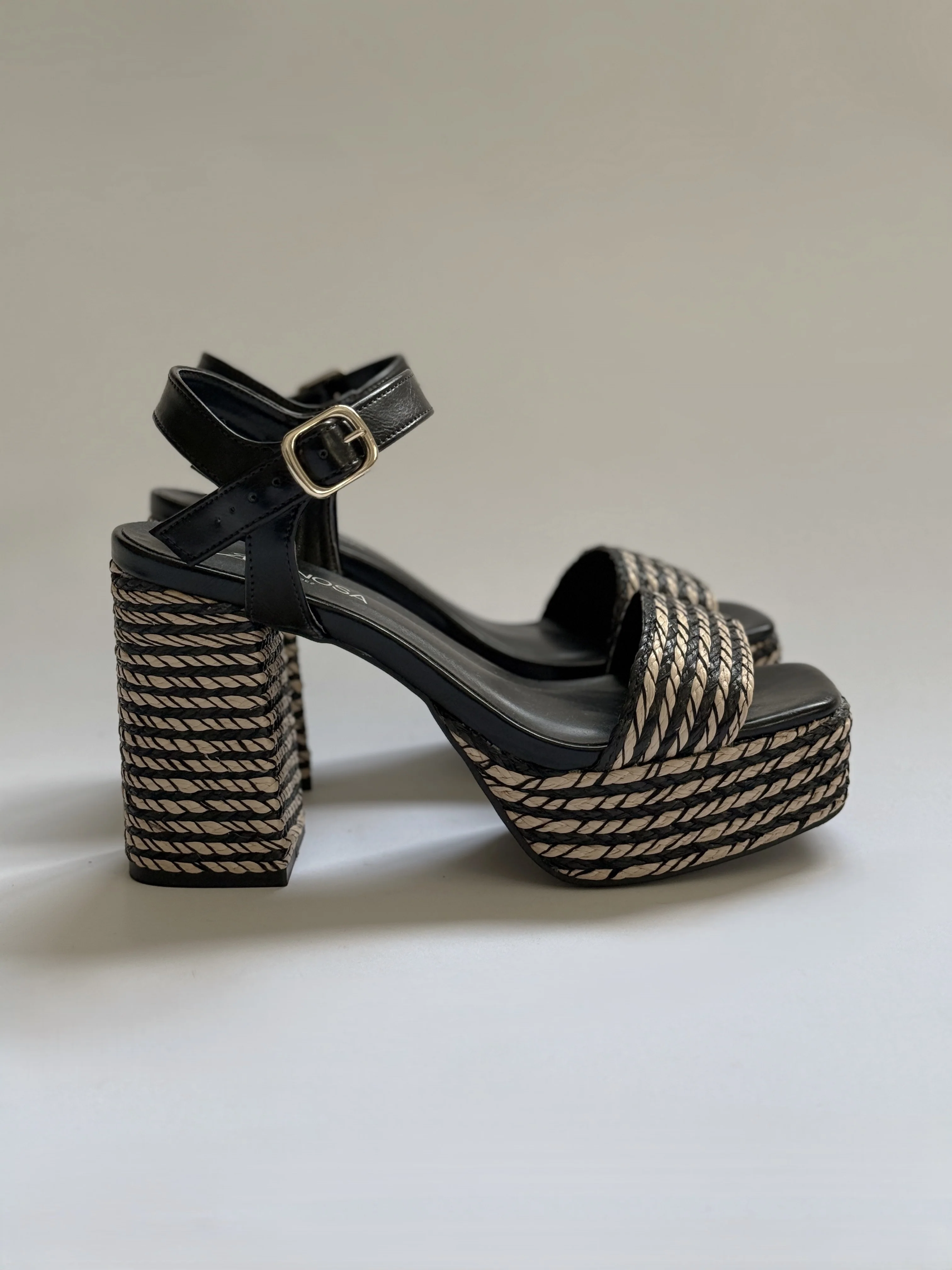 Isla Black - Image 5