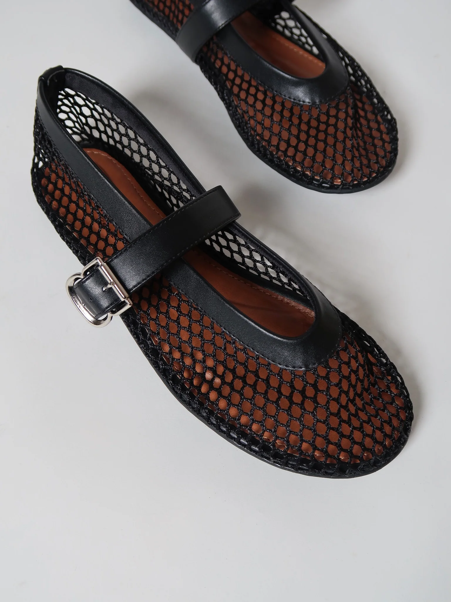 Vallery Black - Image 6