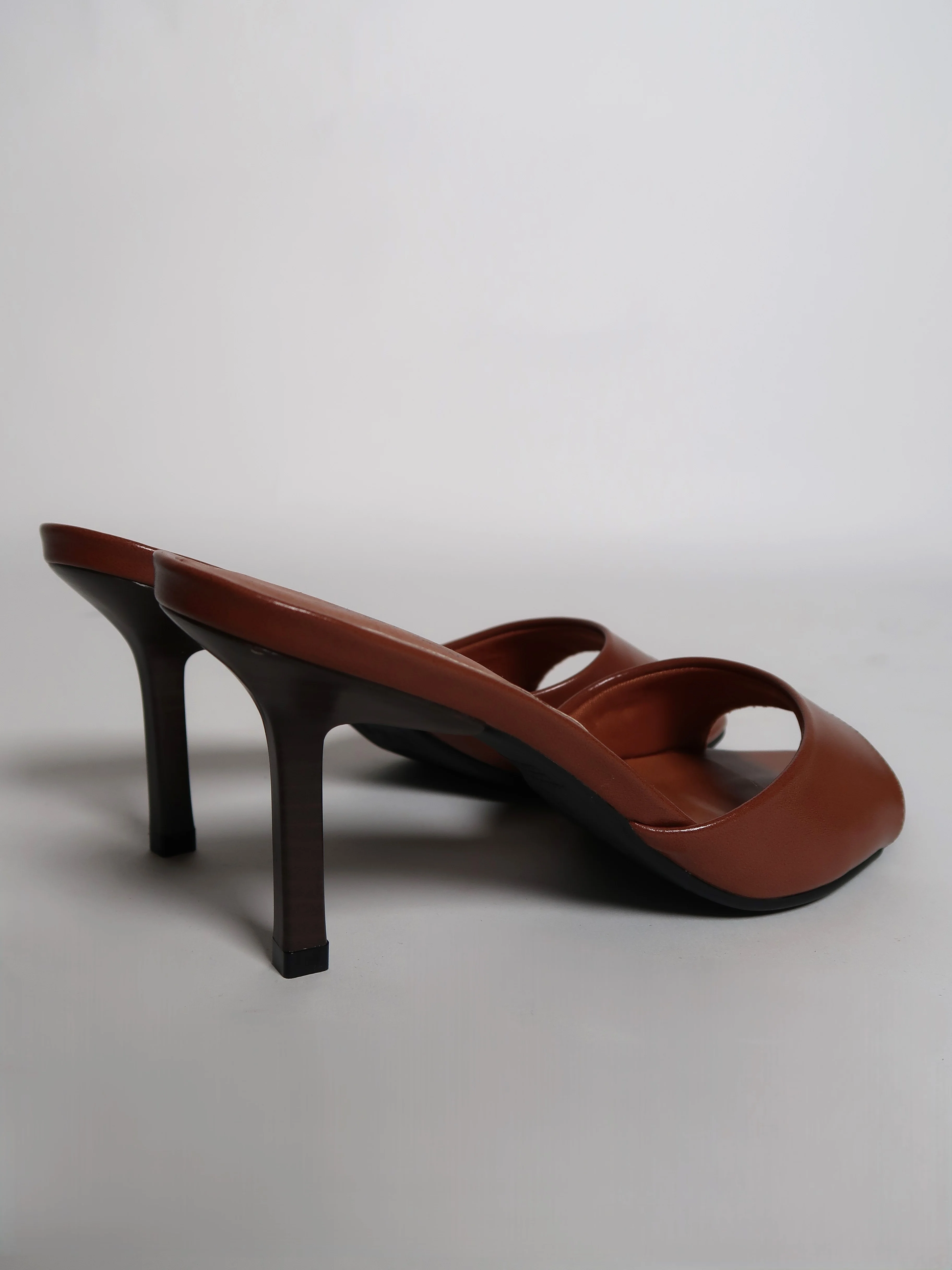 Velma Caramel - Image 2