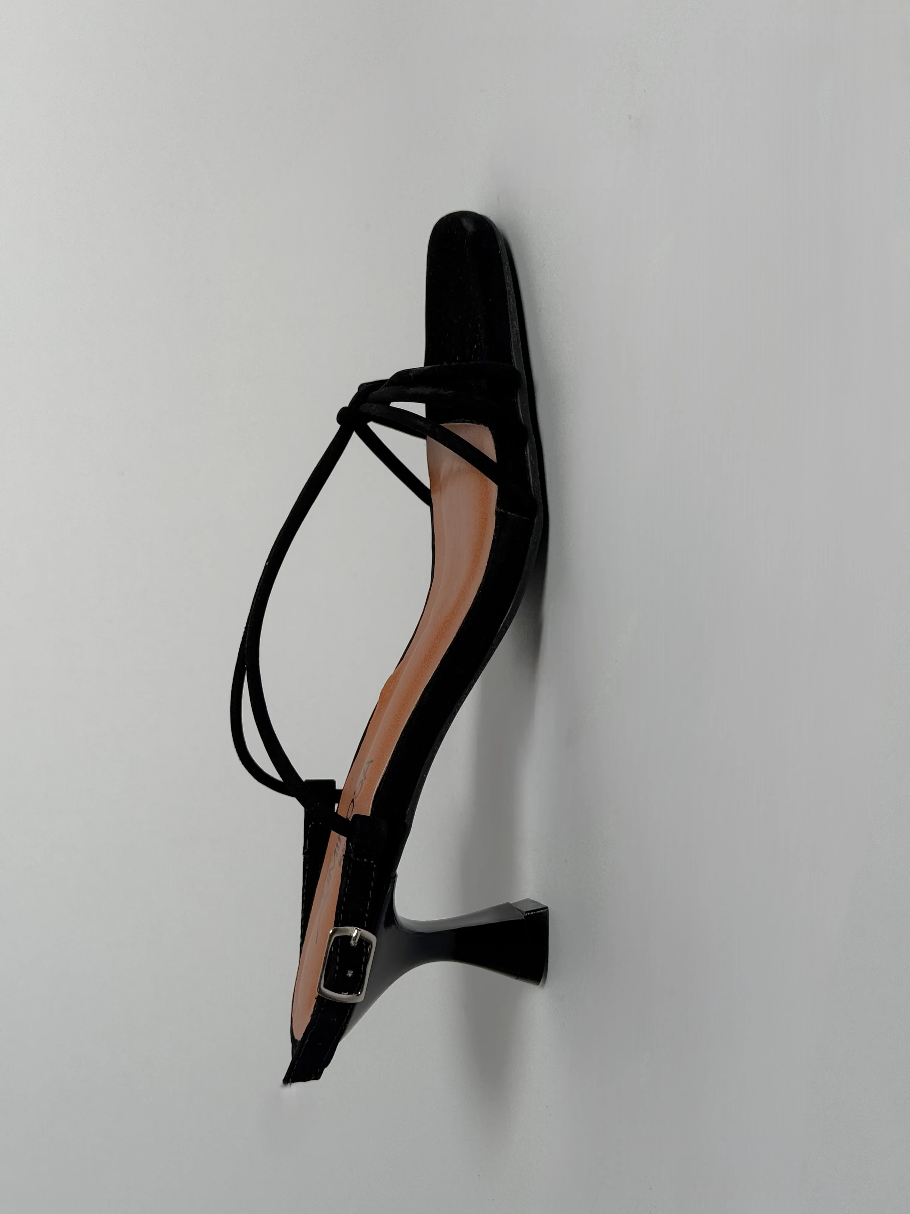 Vera Black - Image 4